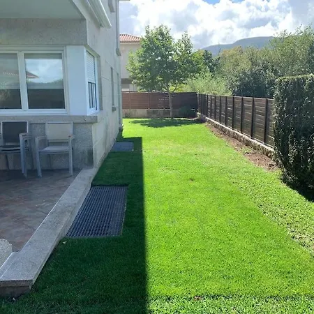 Semesterbostad Amplio Unifamiliar Con Jardin A 10 M Playa Baiona