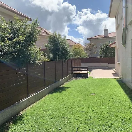 Semesterbostad Amplio Unifamiliar Con Jardin A 10 M Playa Baiona