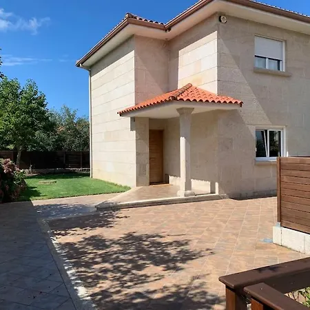 Amplio Unifamiliar Con Jardin A 10 M Playa Semesterbostad